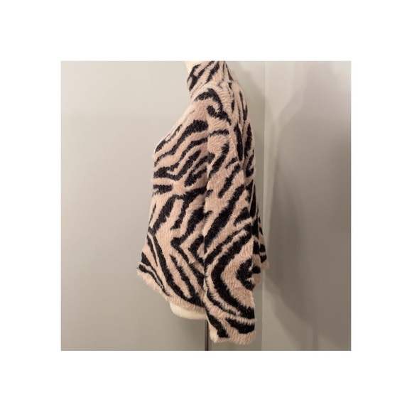 Sussan Oversized Fuzzy Animal Print Sweater - Picture 6 of 7